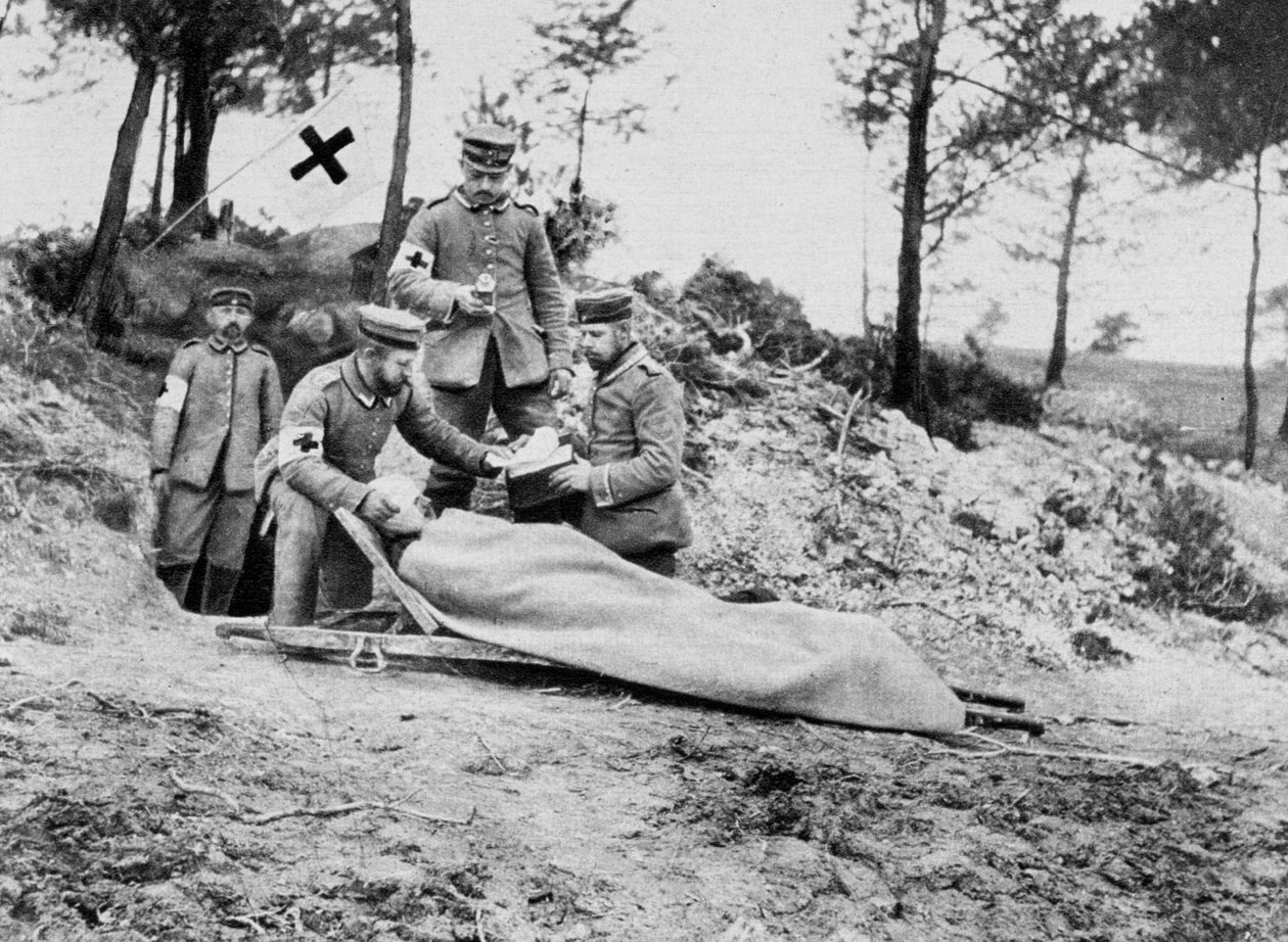 En skadad tysk soldat vid en omklädningsstation, första världskriget, 1915 av Unbekannt