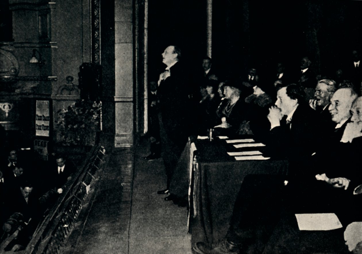 Talar till ett offentligt möte i Finsbury Park, 1924, 1945. av Unbekannt