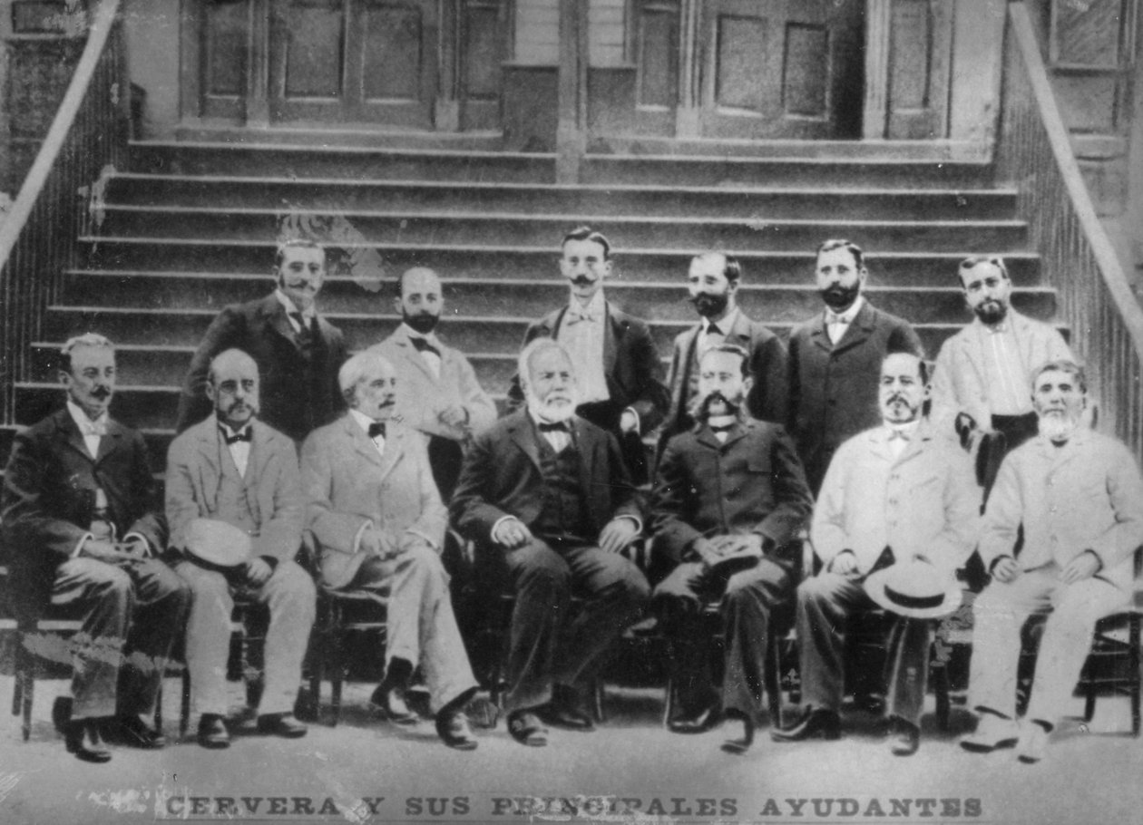 Amiral Cervera och hans huvudofficerare inklusive kapten Eulate, c1910 av Unbekannt