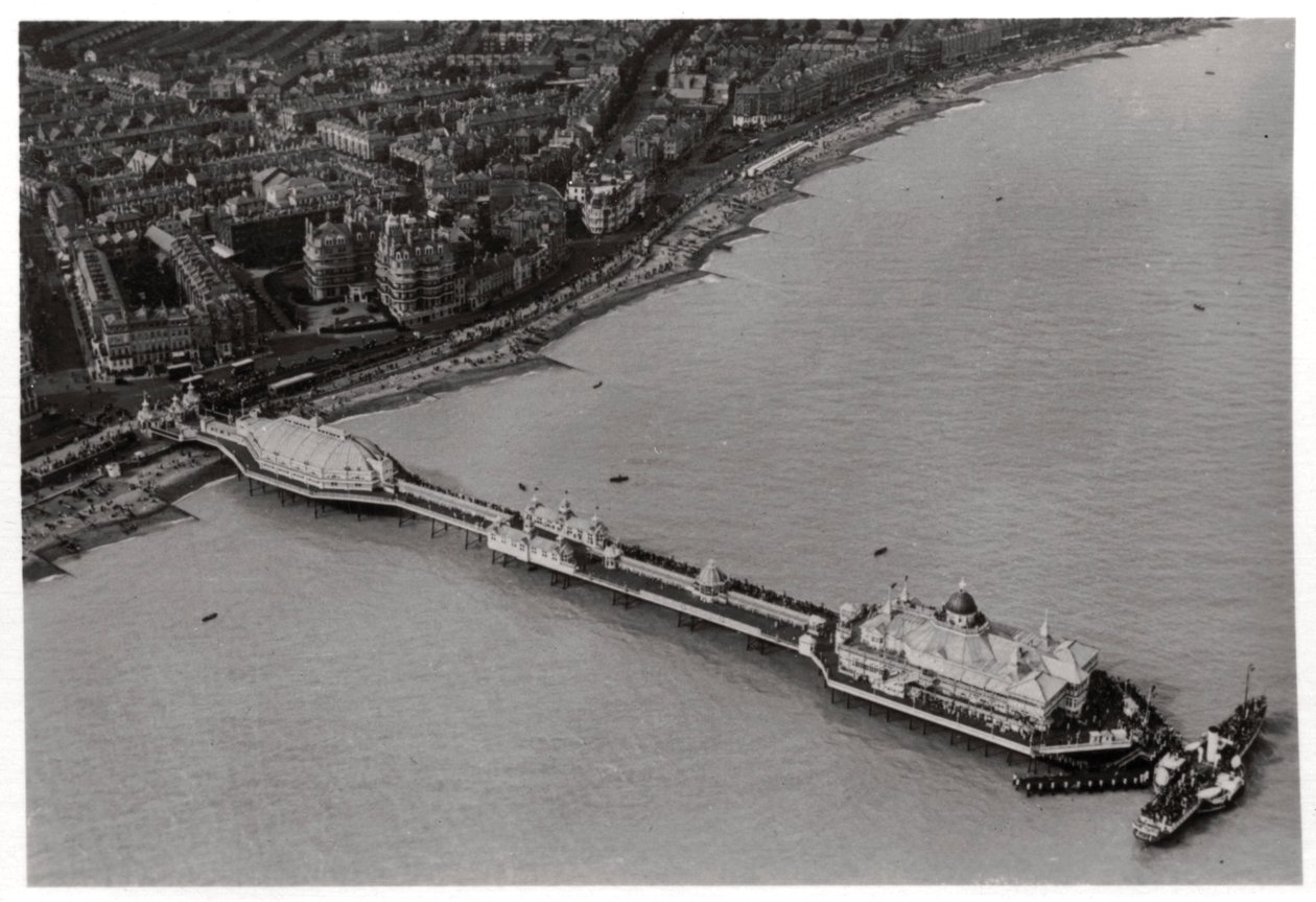 Flygfoto över Eastbourne, Sussex, från en zeppelinare, 1931 1933 av Unbekannt