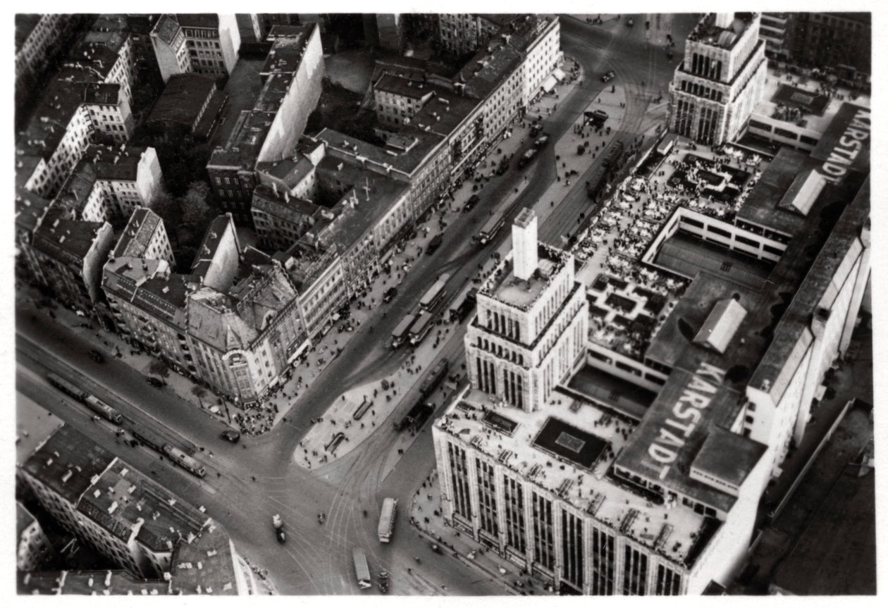 Flygfoto över Hermannplatz, Berlin Neukoelln, Tyskland, från en Zeppelin, c1931 1933 av Unbekannt