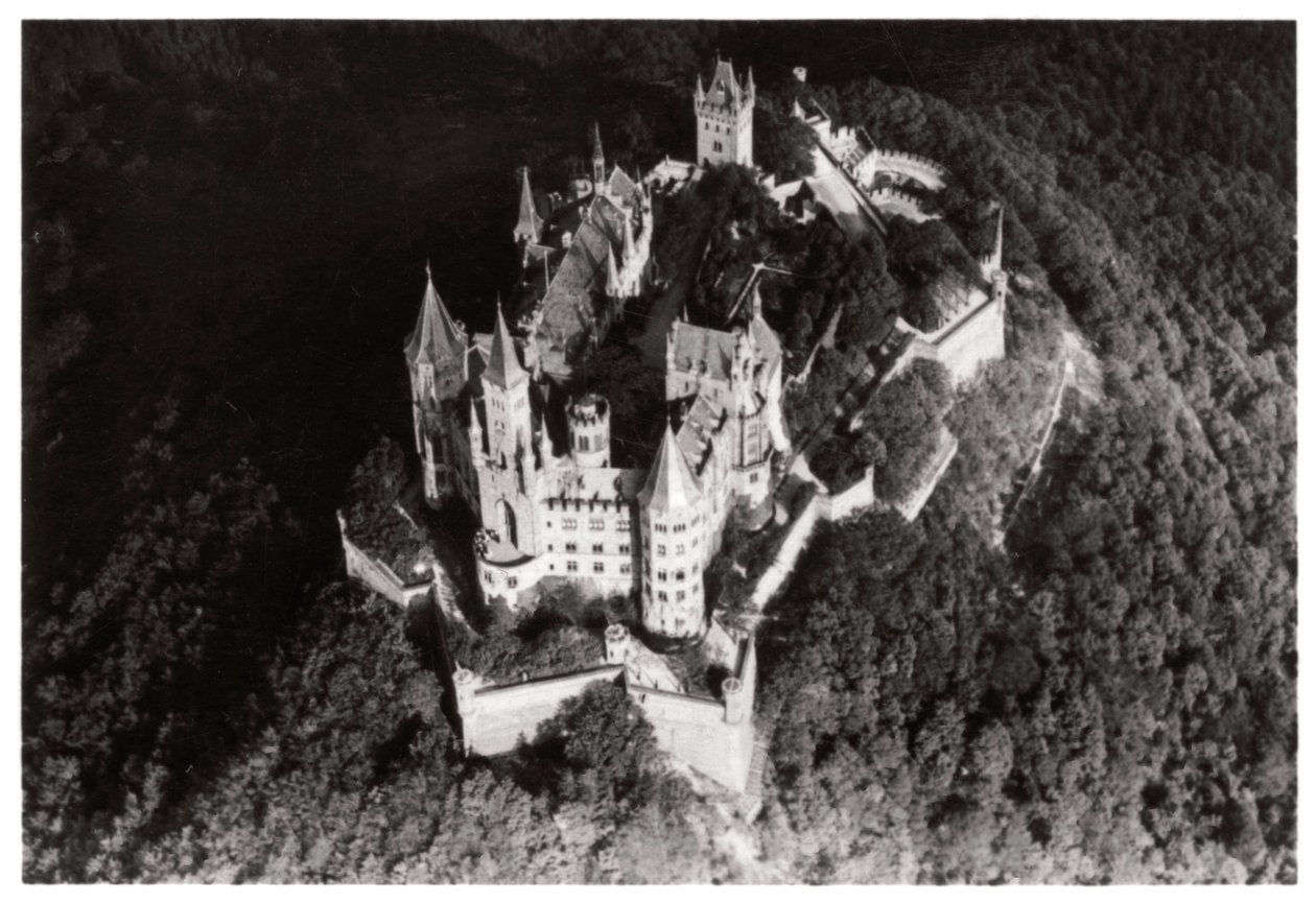 Flygfoto över slottet Hohenzollern, Baden-Württemberg, Tyskland, från en zeppelinare, c1931 1933 av Unbekannt