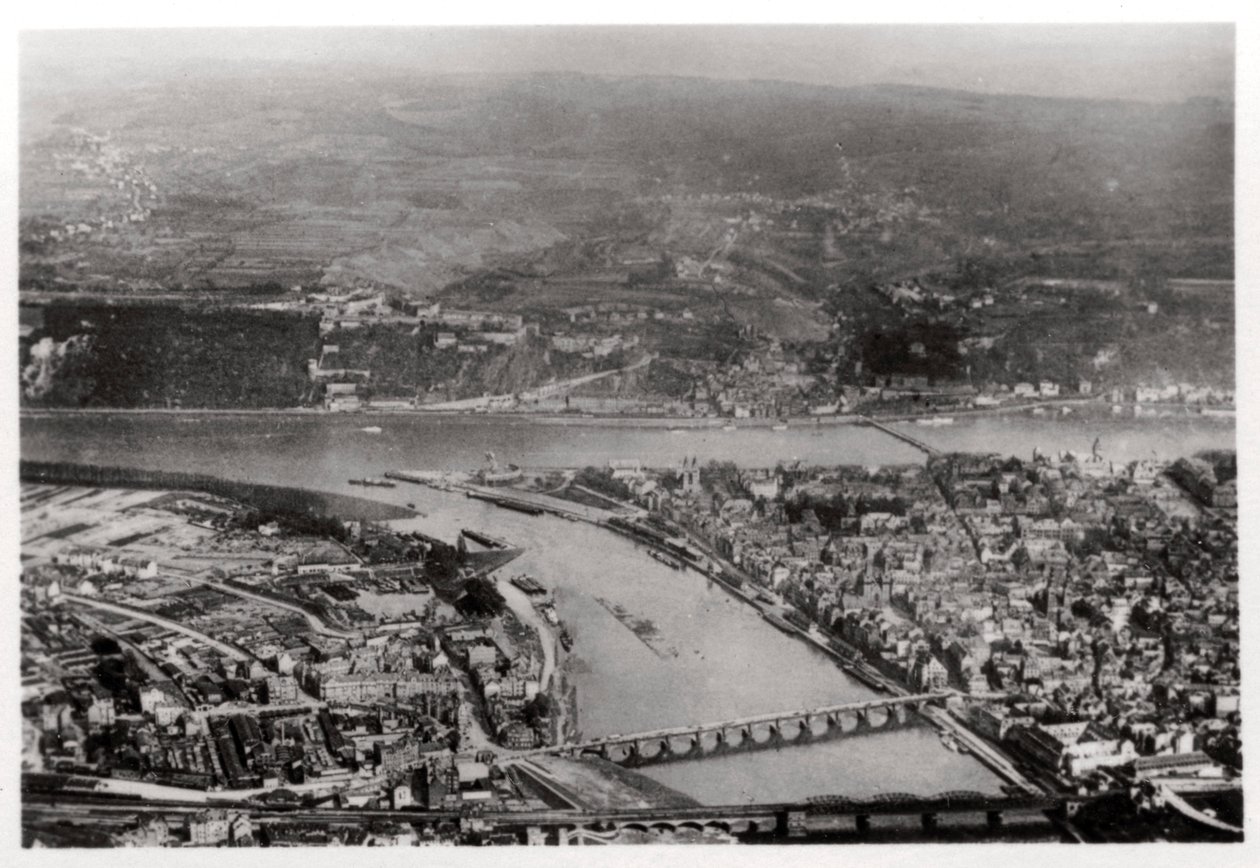 Flygfoto över Koblenz, Rhen-Pfalz, Tyskland, från en zeppelinare, c1931 1933 av Unbekannt