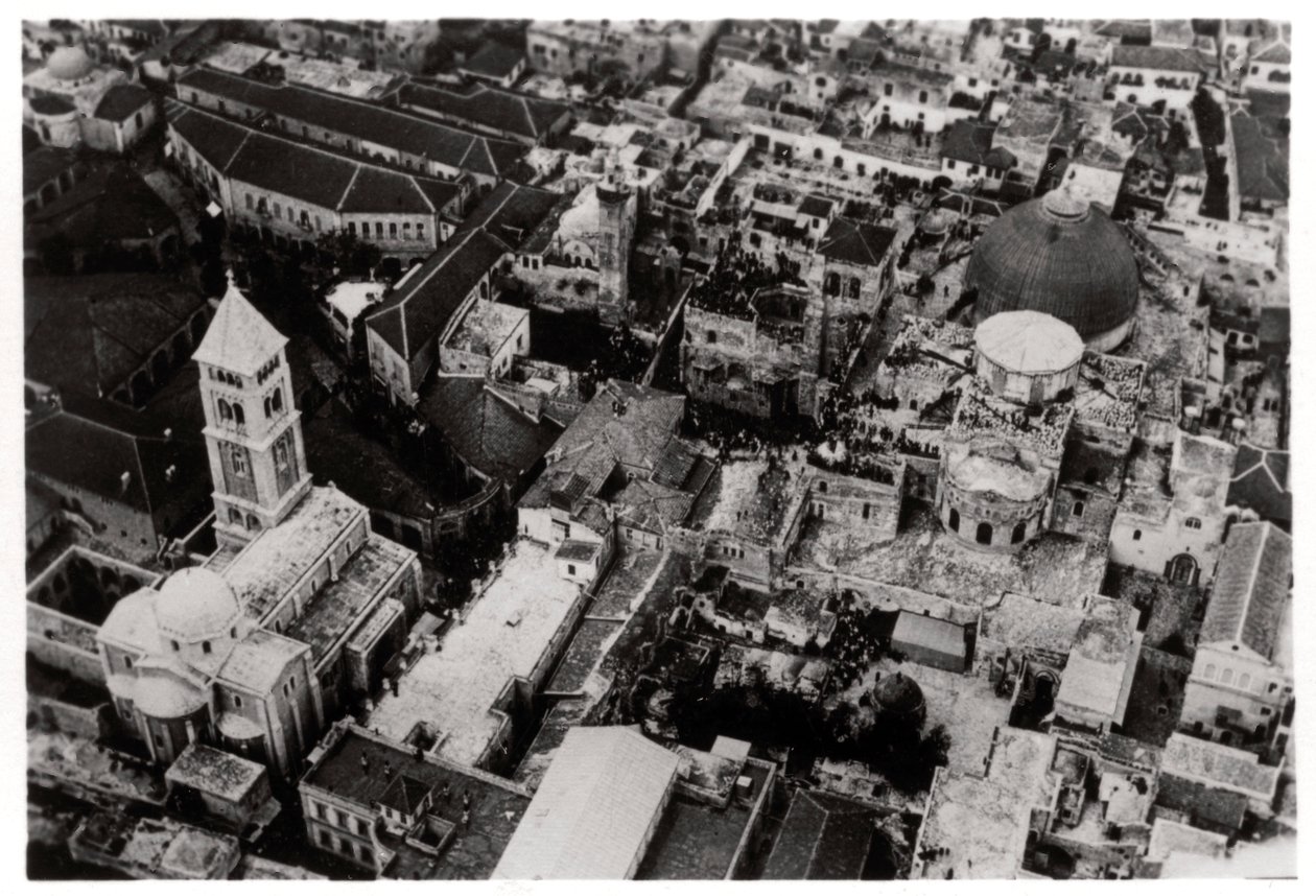 Flygfoto över Heliga gravens kyrka, Jerusalem, Palestina, från en zeppelinare, 1931 1933 av Unbekannt