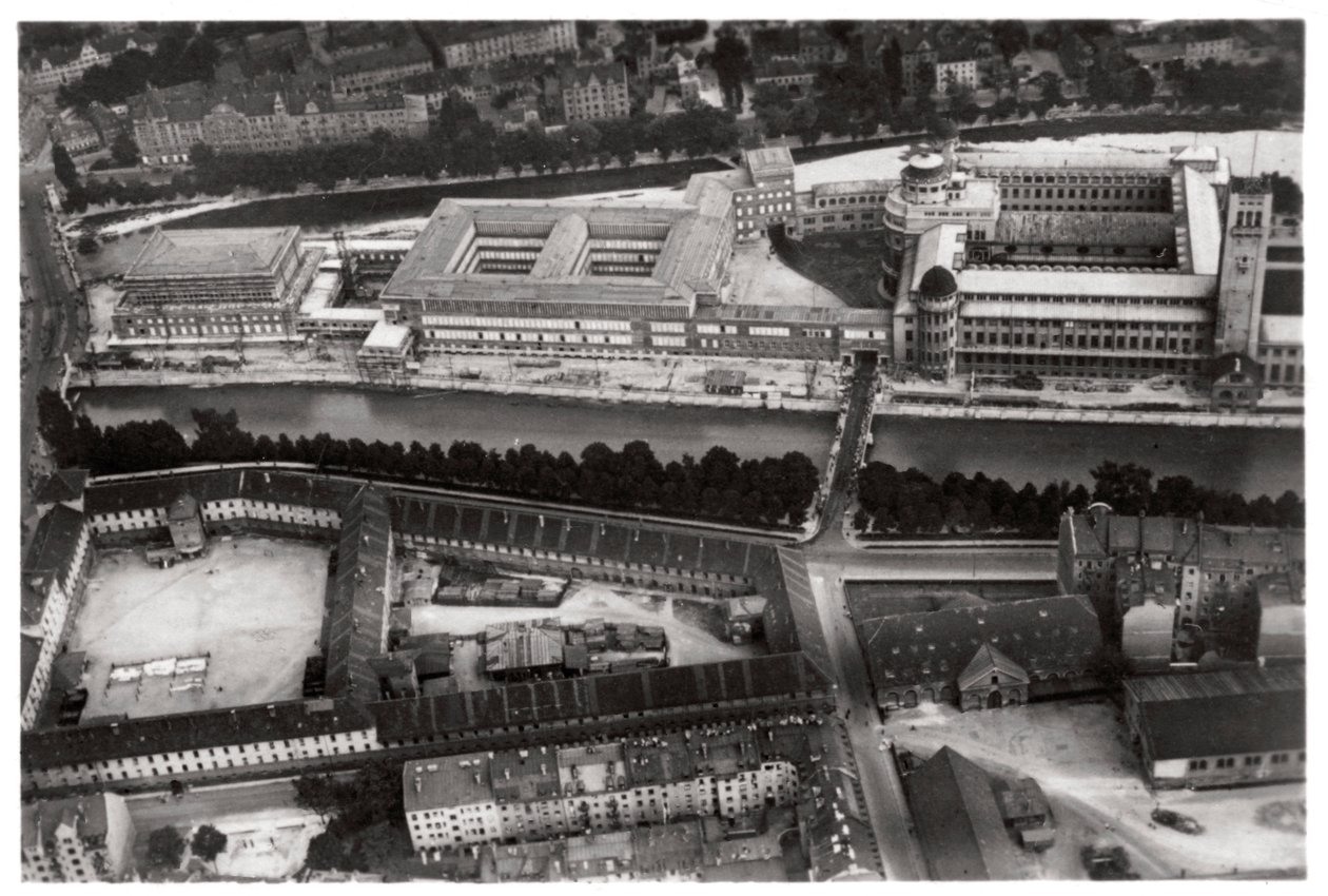 Flygfoto över Deutsches Museum, München, Tyskland, från en Zeppelin, c1931 1933 av Unbekannt