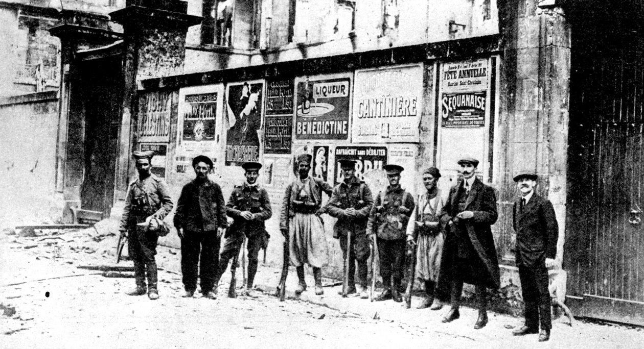 Afrikansk chassör, två Turcos och tre brittiska soldater, Soissons, Frankrike, första världskriget, 1914 av Unbekannt
