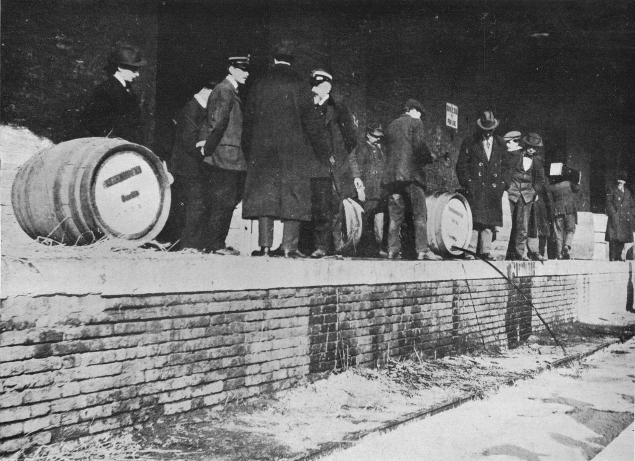 Efter krigsförklaringen: Tysk öl kördes iväg i en italiensk tullbutik, 1915 av Unbekannt