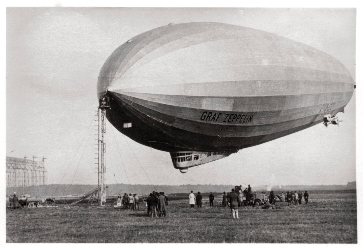Luftskepp LZ127 Graf Zeppelin förtöjde vid Loewental, Tyskland, 1933 av Unbekannt