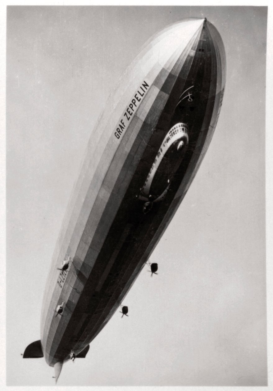 Luftskepp LZ127 Graf Zeppelin, sett underifrån, 1933 av Unbekannt