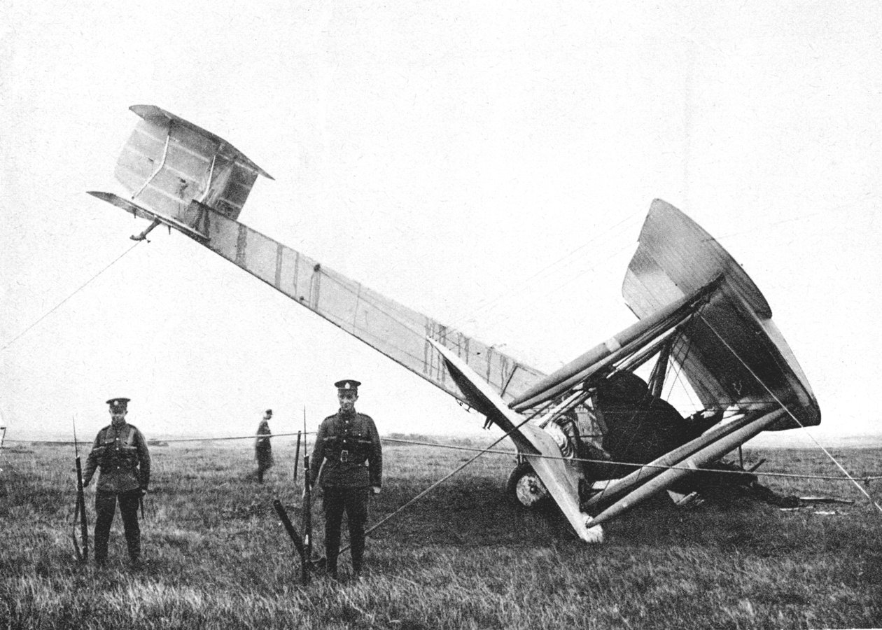 Alcock och Browns flygplan efter att ha genomfört den första non-stop transatlantiska flygningen, 1919 av Unbekannt