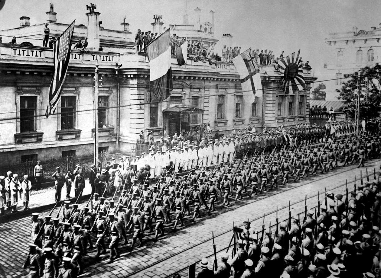 Allierade soldater och sjömän i Vladivostok, Ryssland, september 1918 av Unbekannt