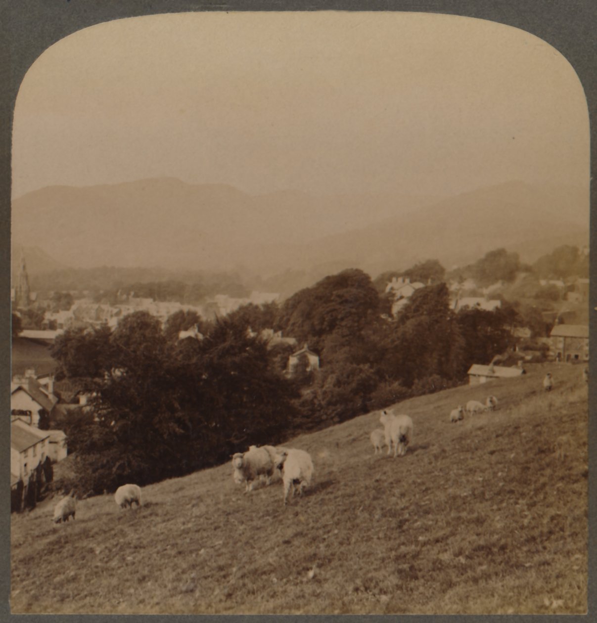 Ambleside, i den vackra Valley of the Rothay, Lake District, England, 1903. av Unbekannt