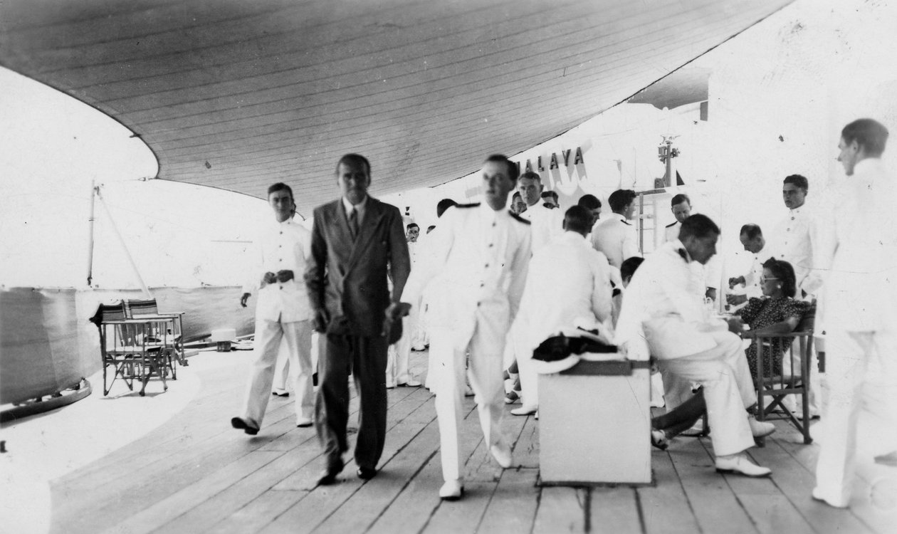 Amerikansk skådespelare och filmregissör Douglas Fairbanks, senior ombord på HMS Malaya, Venedig, Italien 1938 av Unbekannt