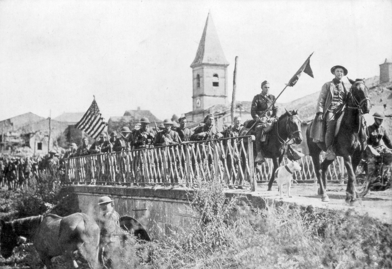 Amerikanska soldater går in i byn Nonsard, nära Saint-Mihiel, Frankrike, 12-15 september 1918 av Unbekannt