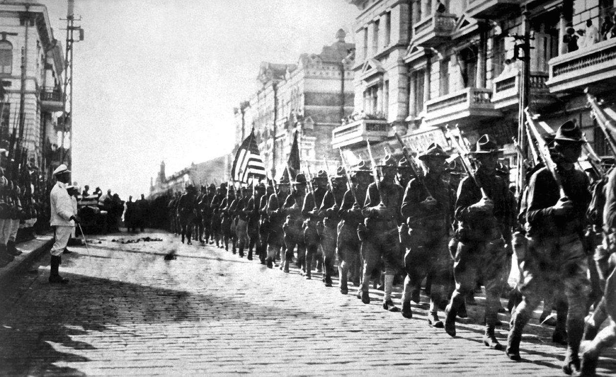 Amerikanska trupper paraderar i Vladivostok, Ryssland, 1918 av Unbekannt