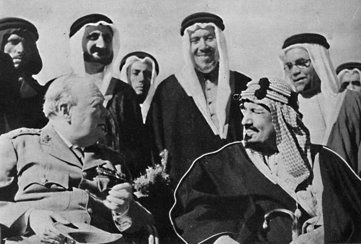 Bland andra härskare i Mellanöstern, kung Ibn Saud, av Saudiarabien, 1945 av Unbekannt