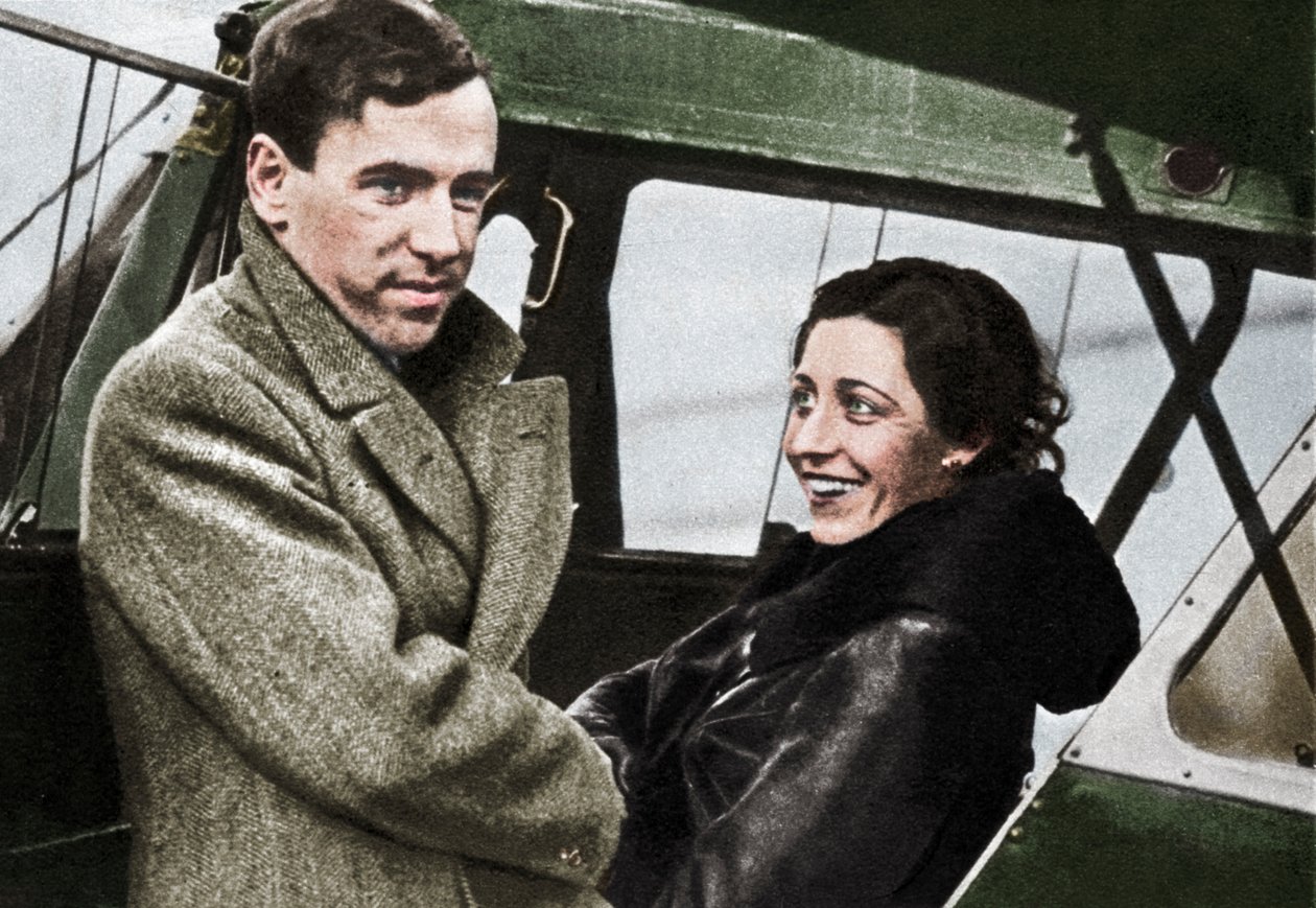 Amy Johnson, brittisk flygare, på väg till Kapstaden 1932. av Unbekannt