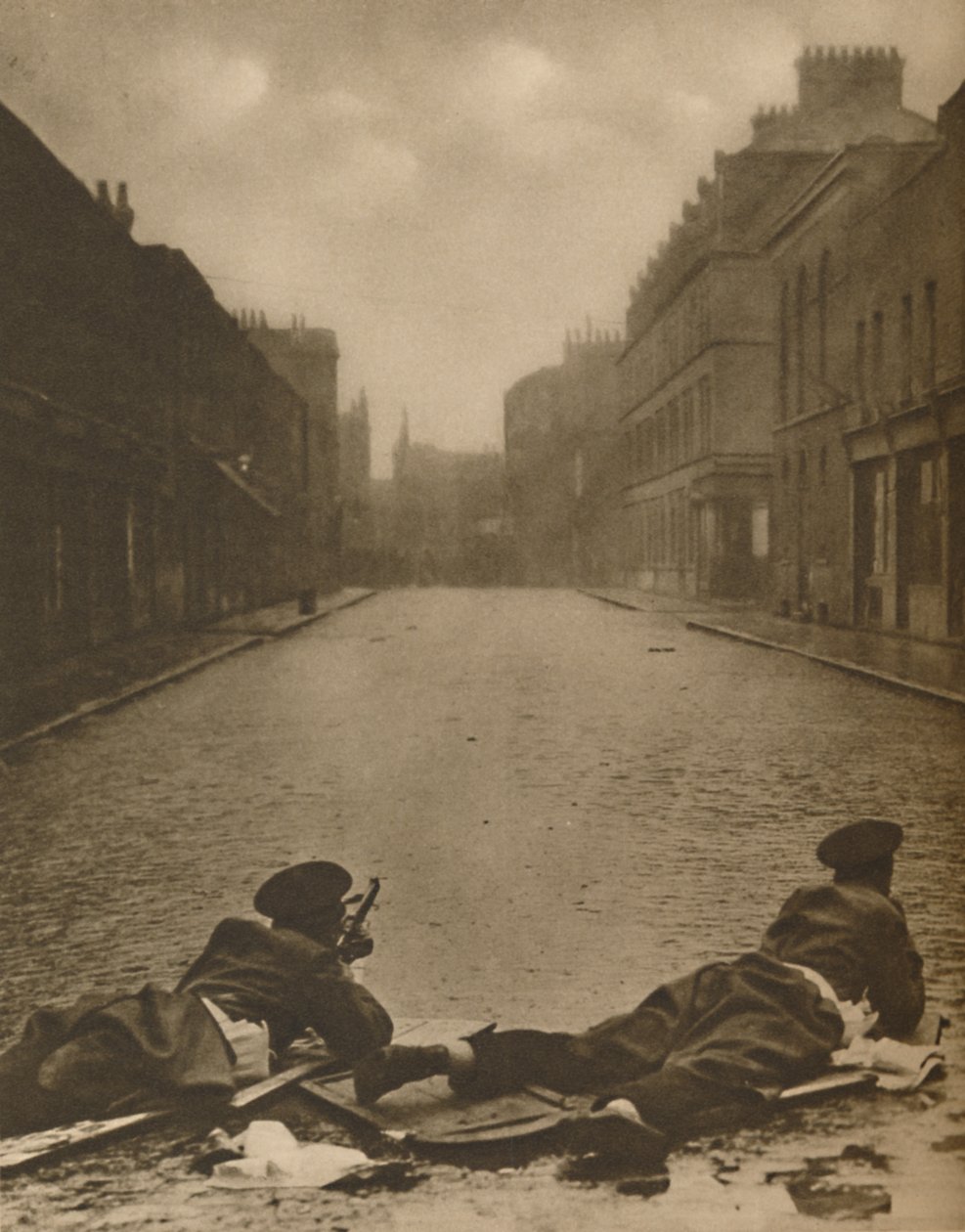 An East End Episod: Scots Guards on Action at Sydney Street 1911, c1935. av Unbekannt