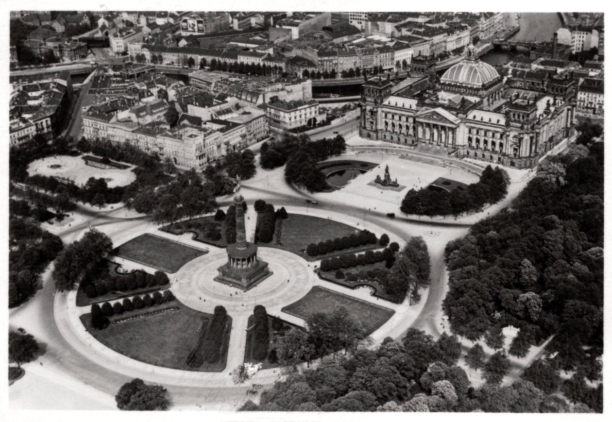 En flygvy över Konigsplatz, München, Tyskland, från en Zeppelin, c1931 1933 av Unbekannt