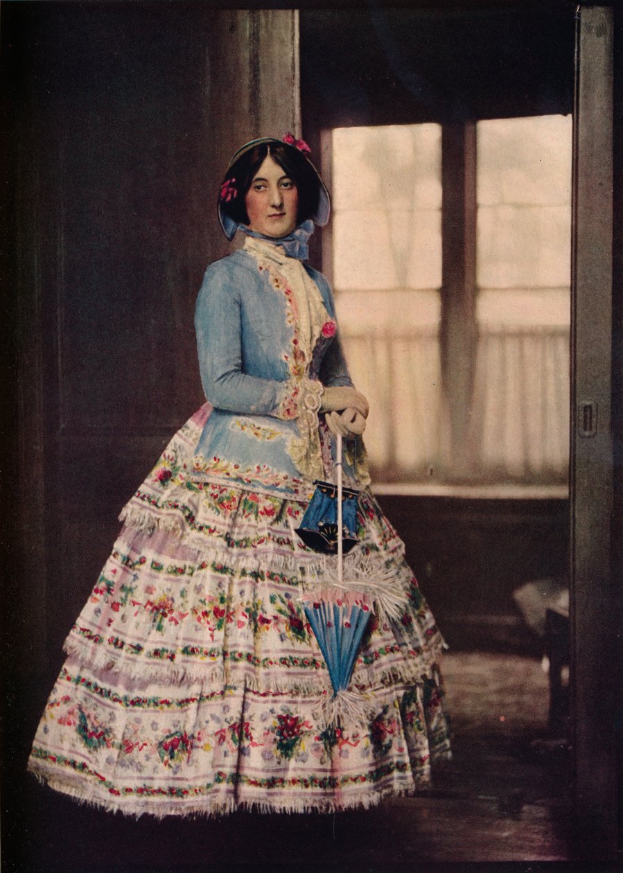En broderad kappa, med en härlig silkeskjol. På mode mellan 1850 och 1860, c1913 av Unbekannt