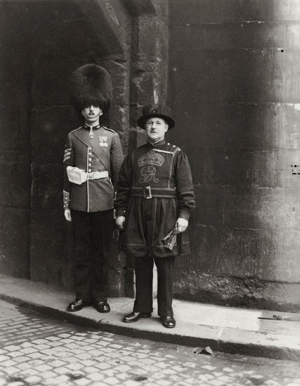 Forntida och moderna vid Tower of London, 1900-talet av Unbekannt