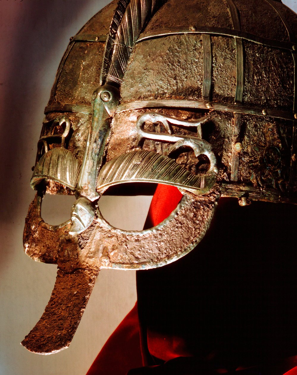 Anglosaxisk hjälm från Sutton Hoo Treasure, 7th Century av Unbekannt