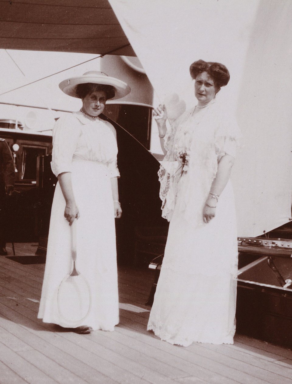 Anna Alexandrovna Vyrubova lämnade med kejsarinnan Alexandra Fyodorovna av Ryssland, 1912-1913 av Unbekannt