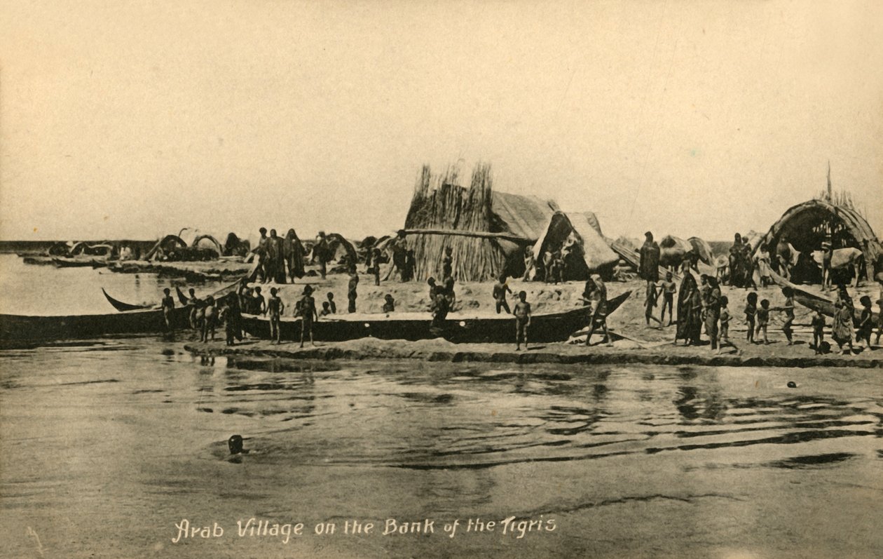 Arabisk by vid Tigris strand, c1918-c1939. av Unbekannt