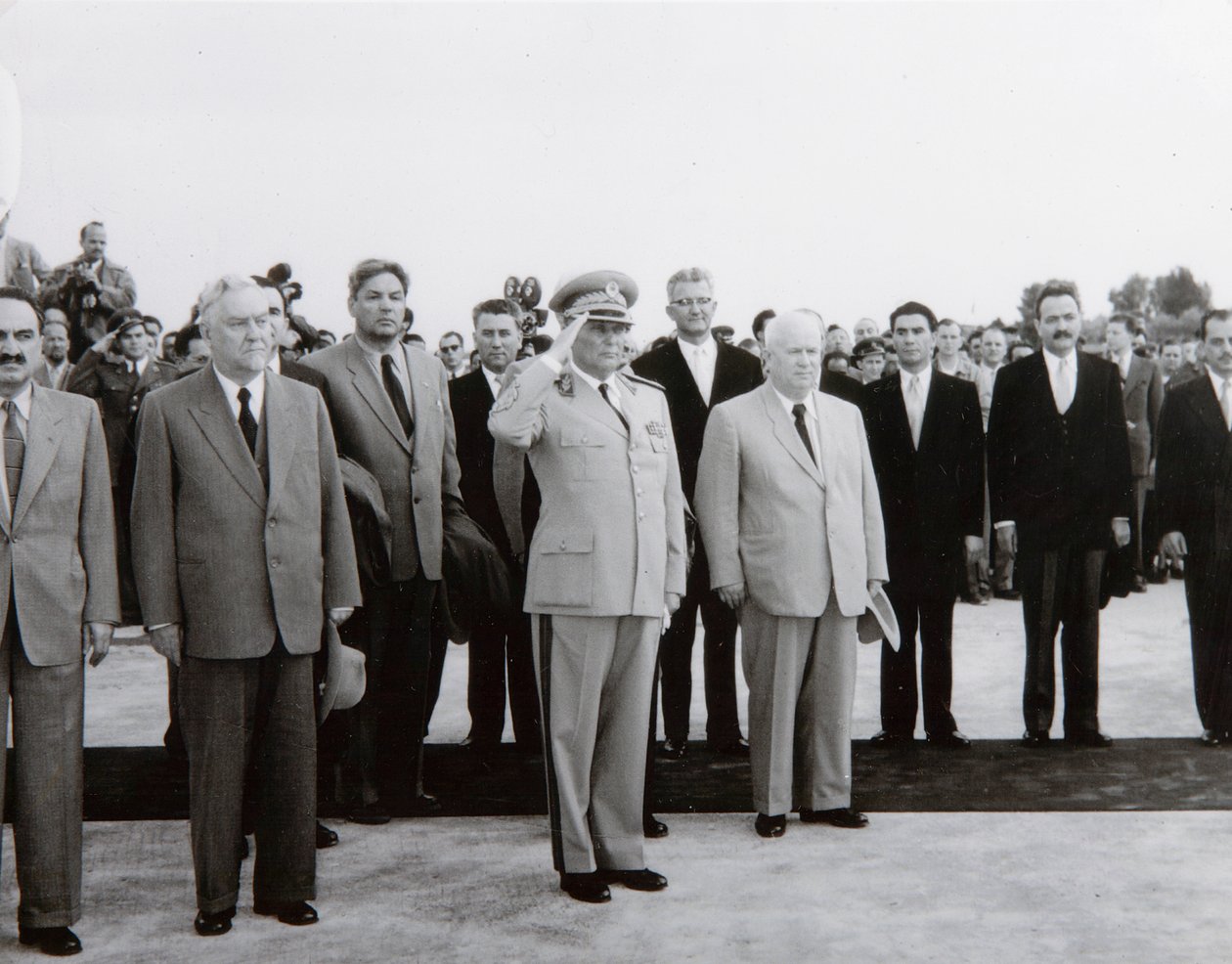 Den sovjetiska delegationens ankomst till Belgrad, Jugoslavien, 26 maj 1955. av Unbekannt