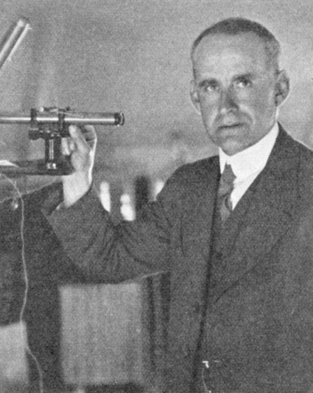 Arthur Stanley Eddington 1882-1944, brittisk astronom, fysiker och matematiker, c1930-c1944 av Unbekannt
