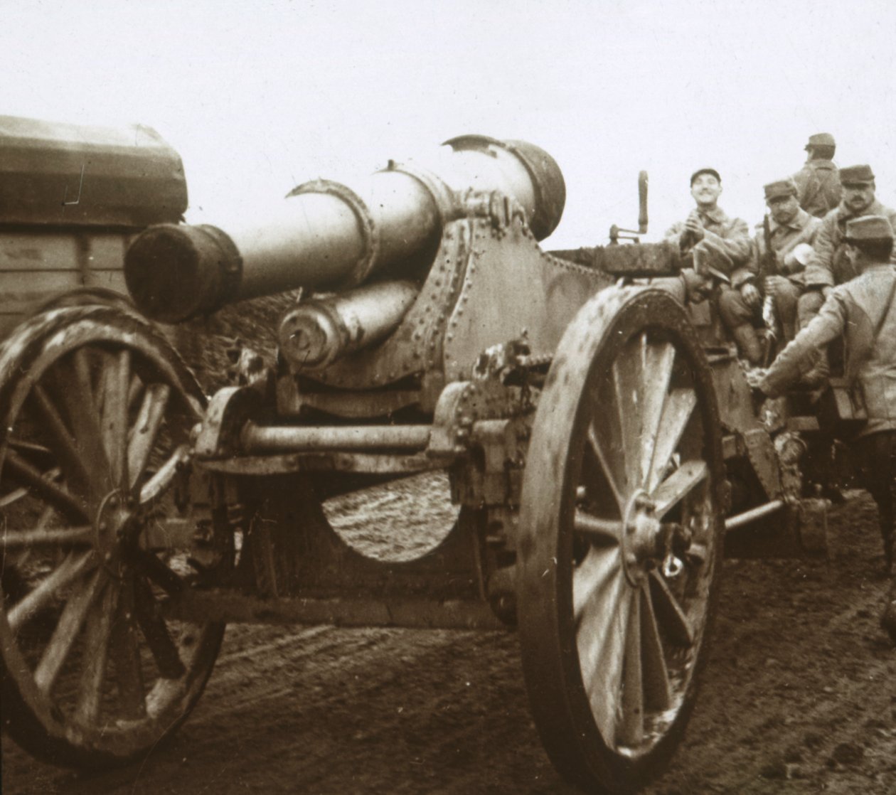 Artillerikolonn vid Verdun, norra Frankrike, c1914-c1918 av Unbekannt