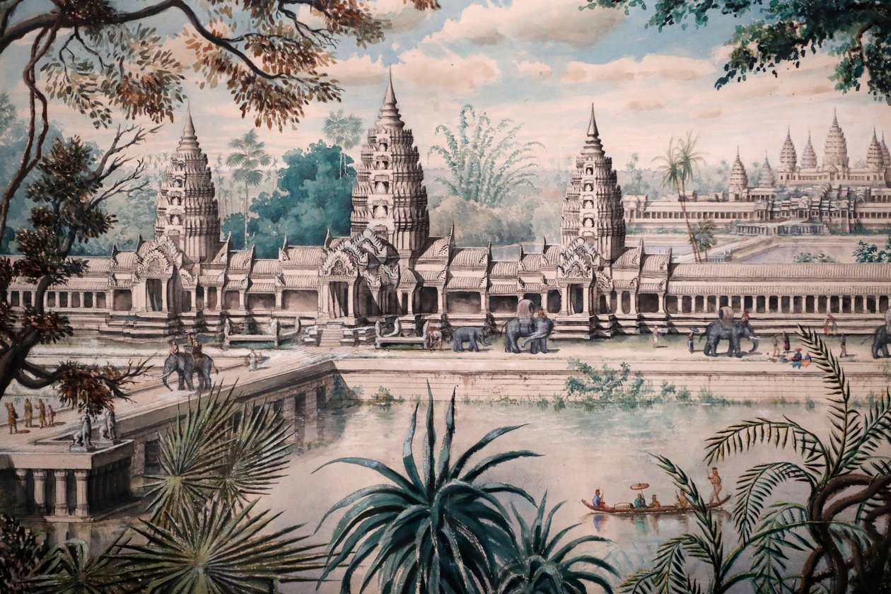 Asian Civilizations Museum, Angkor, Utforska Kambodjas heliga stad, Vy över Angkor Wat, Tryck på en teckning av Jacques Guiaud efter en skiss av Henri Mouhot, Vy över Angkor Wat av Louis Delaporte omkring 1870-73, Singapore, 2018 (foto) av Unbekannt