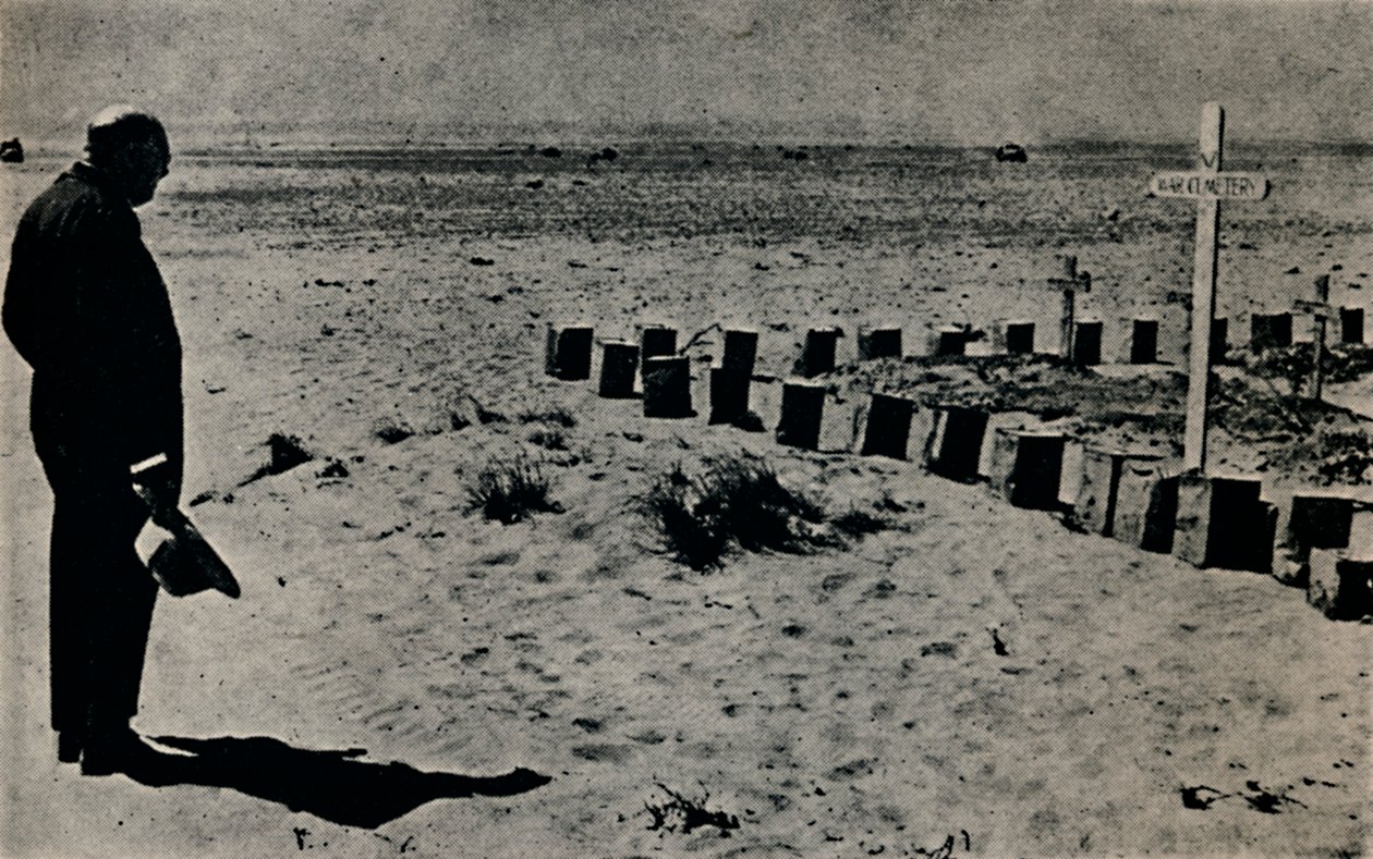 På en slagfältskyrkogård i Egypten, 1942, 1945. av Unbekannt