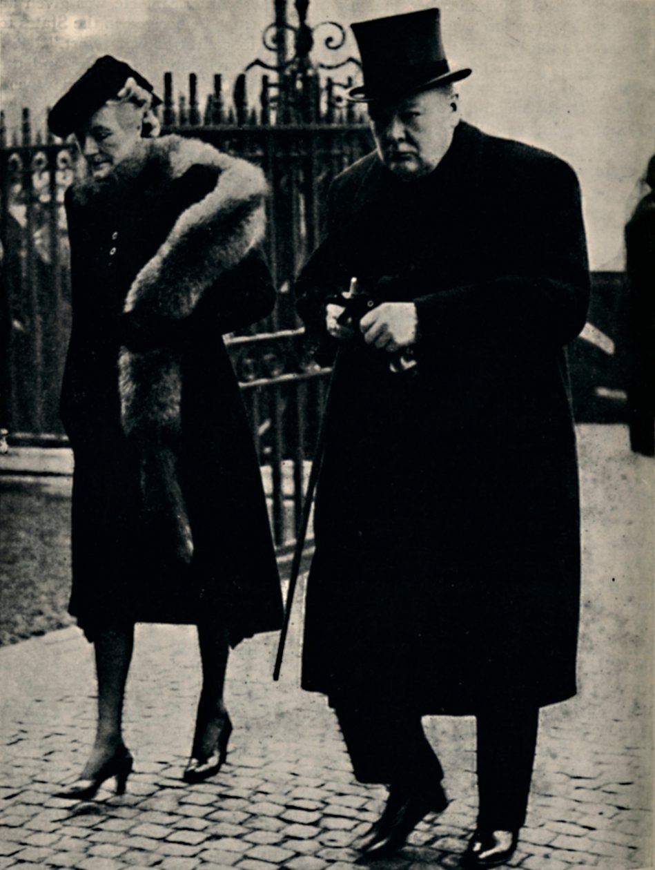 På Duke of Connaughts begravning, januari 1942, 1945. av Unbekannt