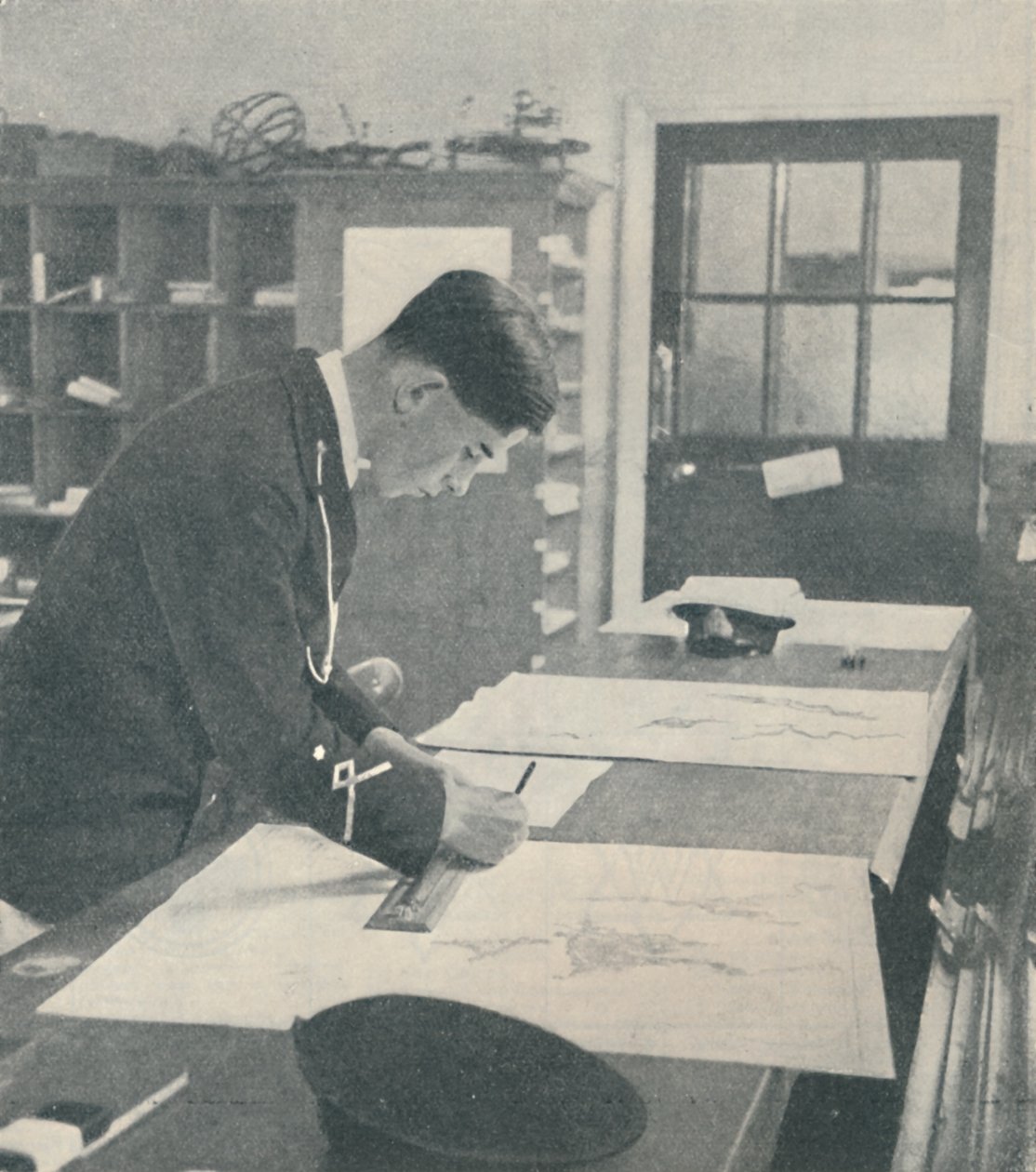 Vid Royal Naval College, Dartmouth, 1936 av Unbekannt