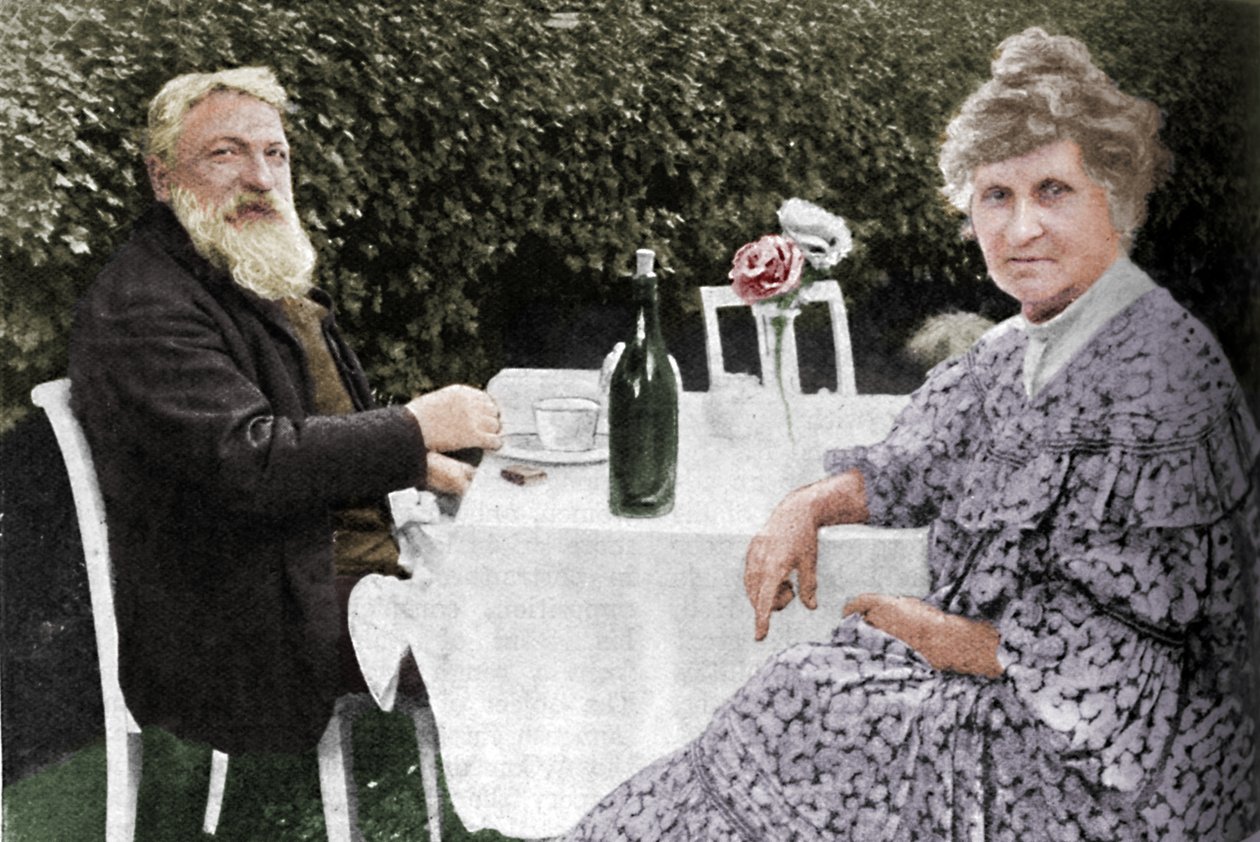 Auguste Rodin - Rodin och hans fru i deras trädgård i Meudon, c1925 av Unbekannt