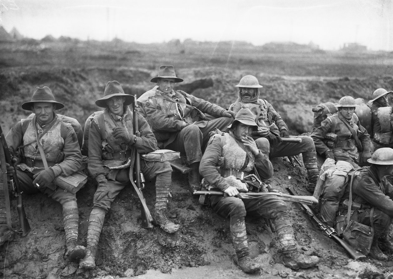 Australien i det stora kriget. Oidentifierade män från 5:e divisionen, 1916. av Unbekannt