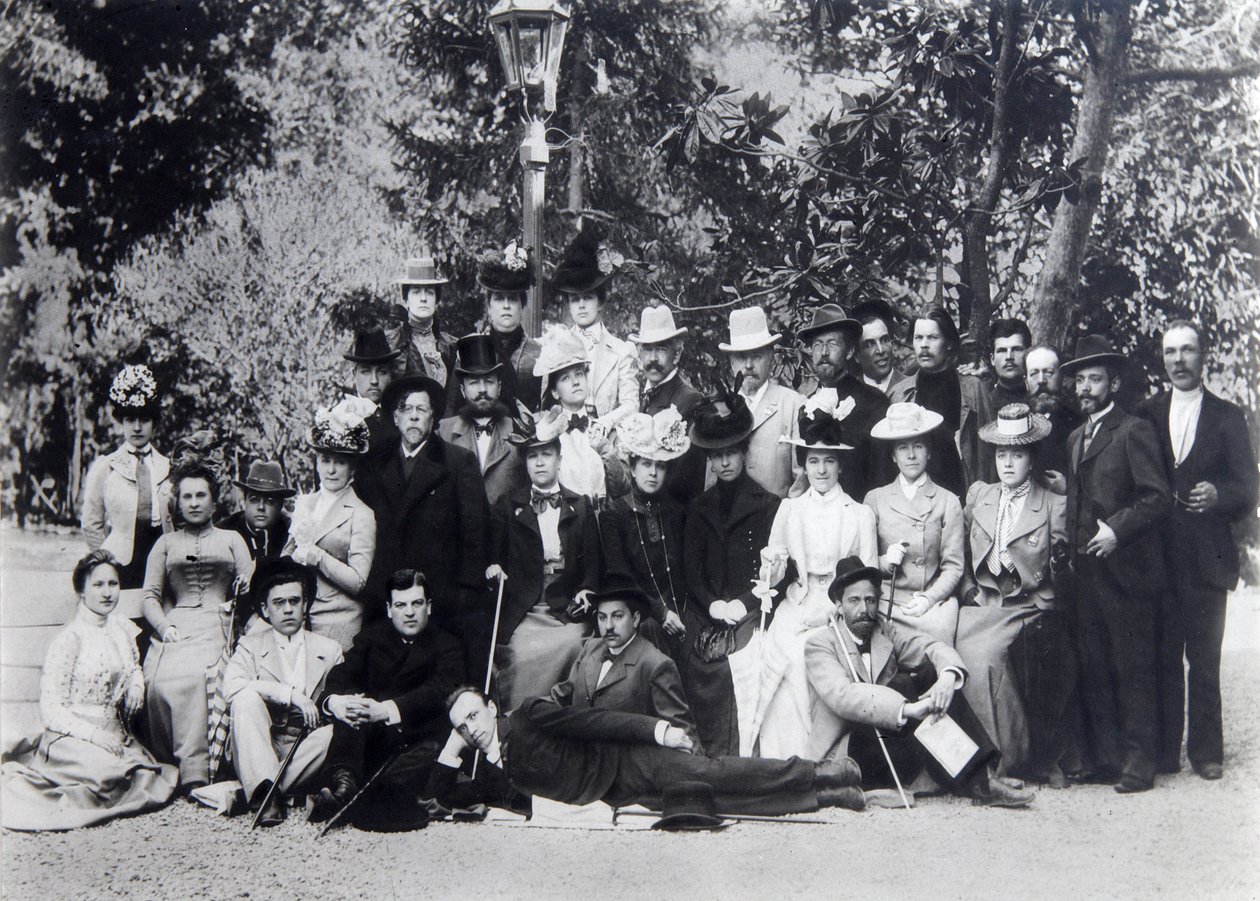 Författaren Maxim Gorky och Anton Tjechov mellan skådespelarna på Moskvas konstteater, 1900 av Unbekannt