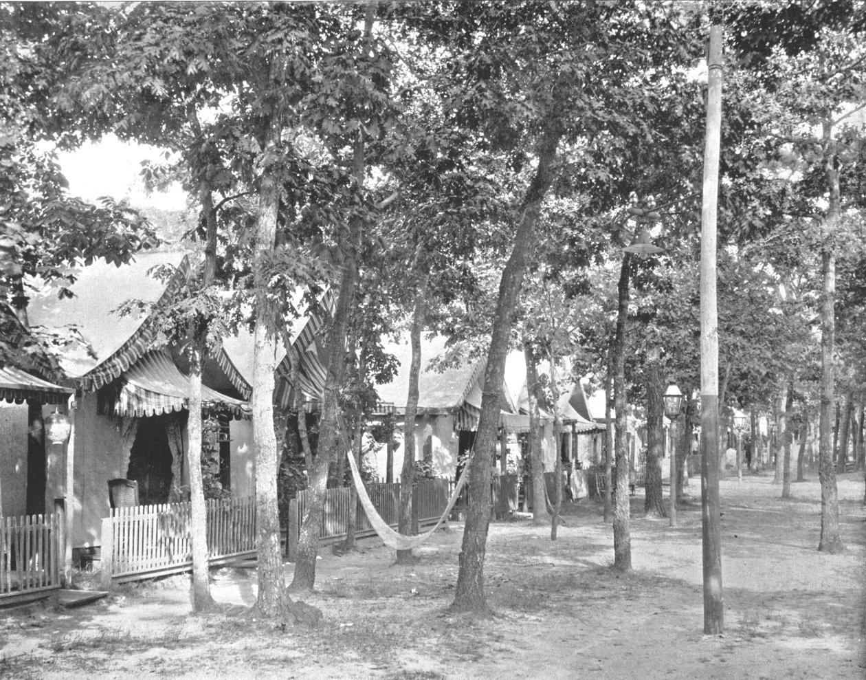 Avenue of Tents, Ocean Grove, New Jersey, USA, c1900. av Unbekannt