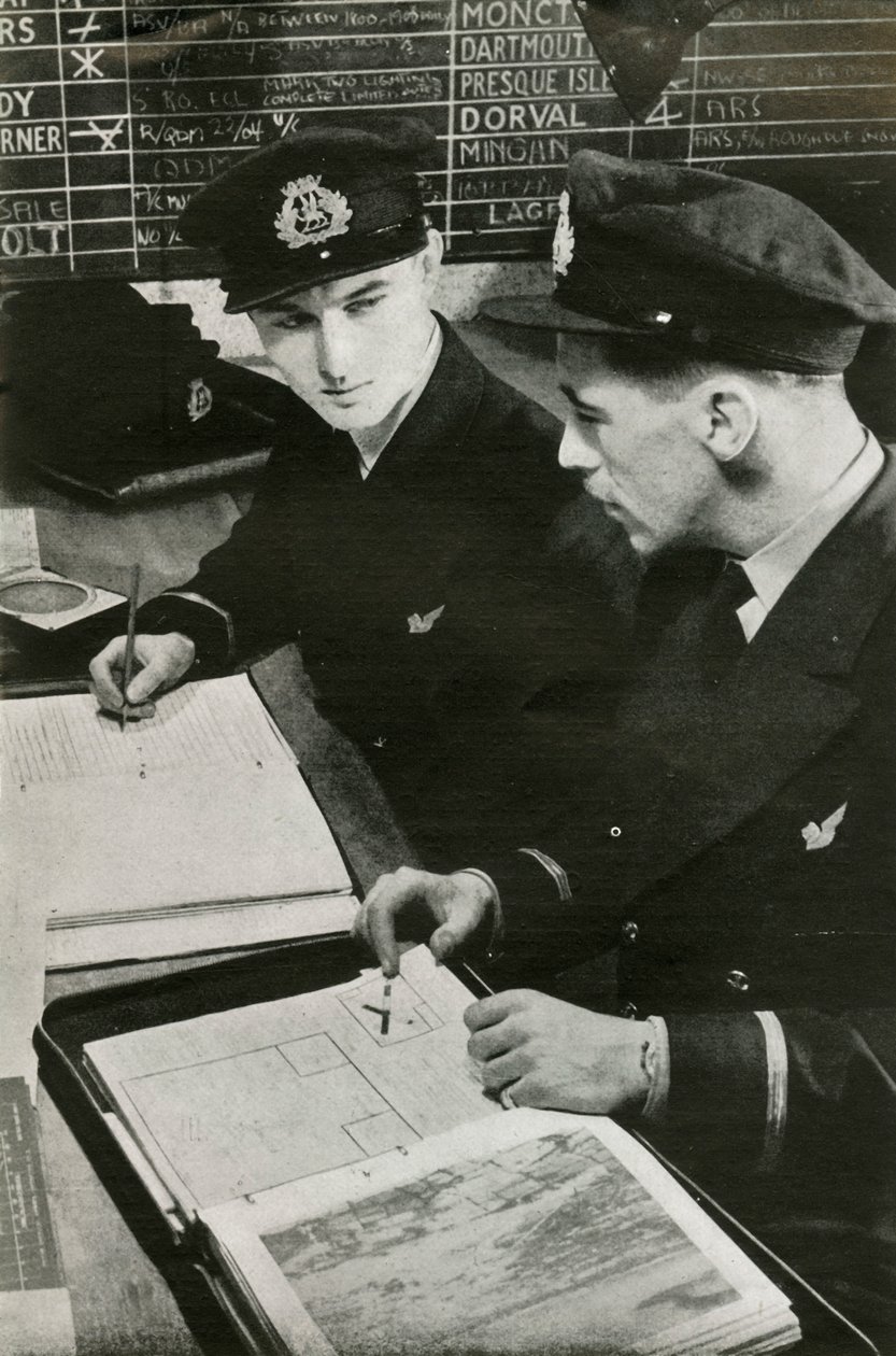 BOAC-navigeringsofficerare som upprättar en färdplan, andra världskriget, c1939-c1944 1946. av Unbekannt