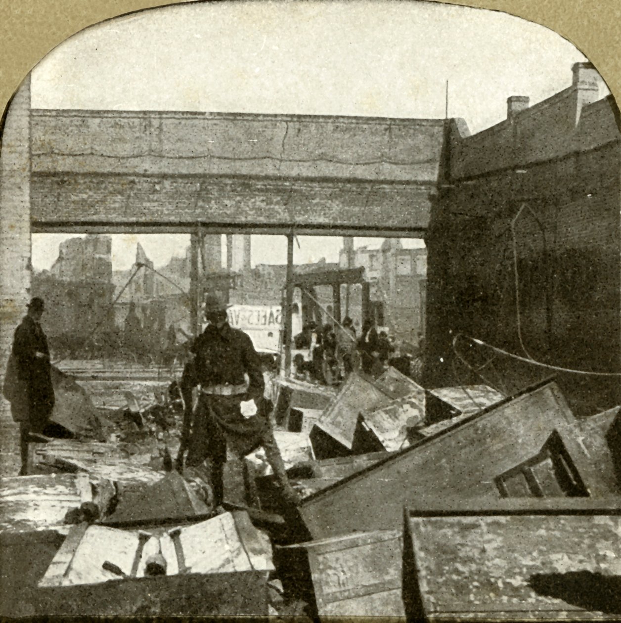 Bankskåp bevakas, 1906. av Unbekannt