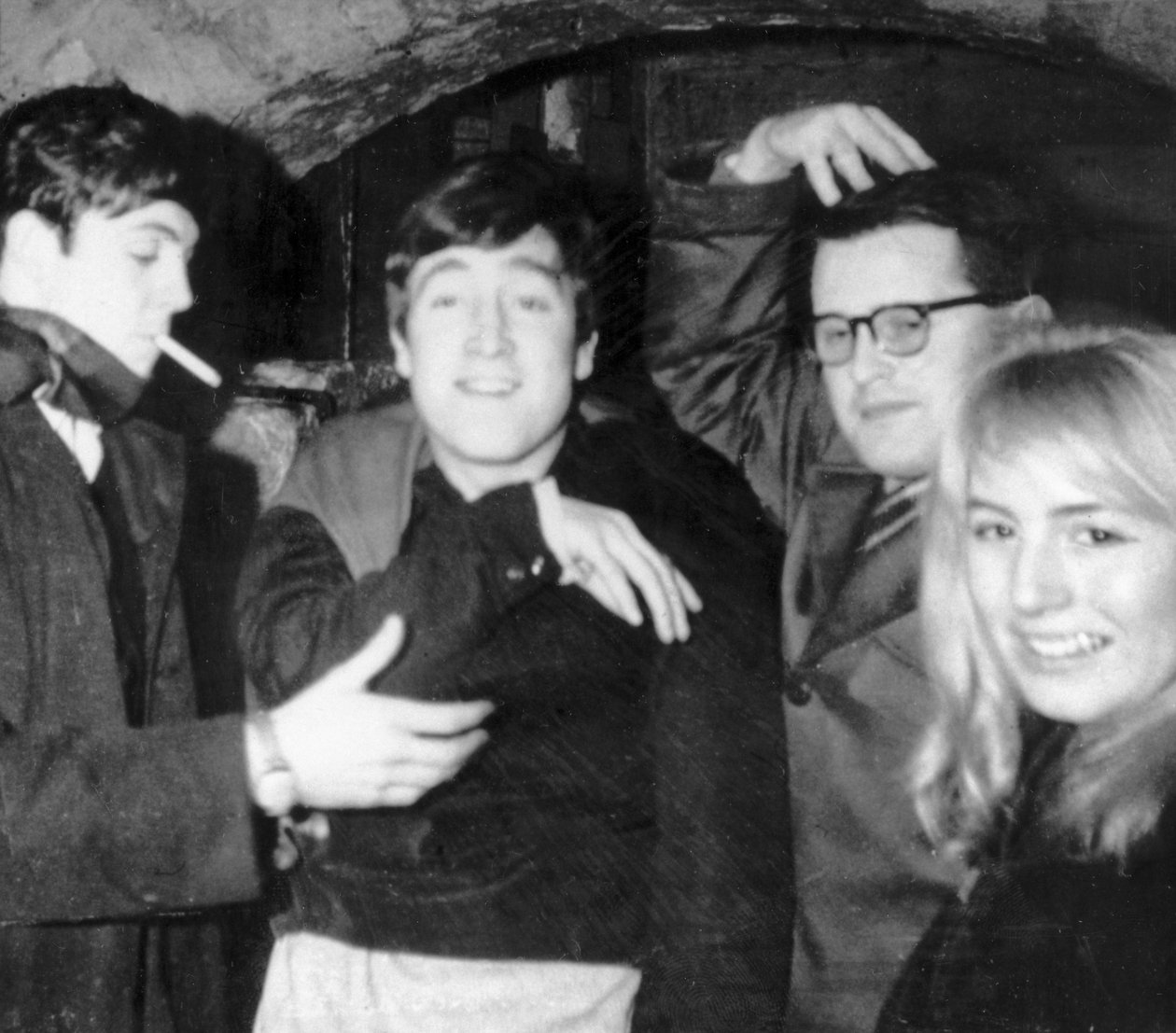 Beatles John Lennon och Paul McCartney på Cavern Club ca 1960 av Unbekannt