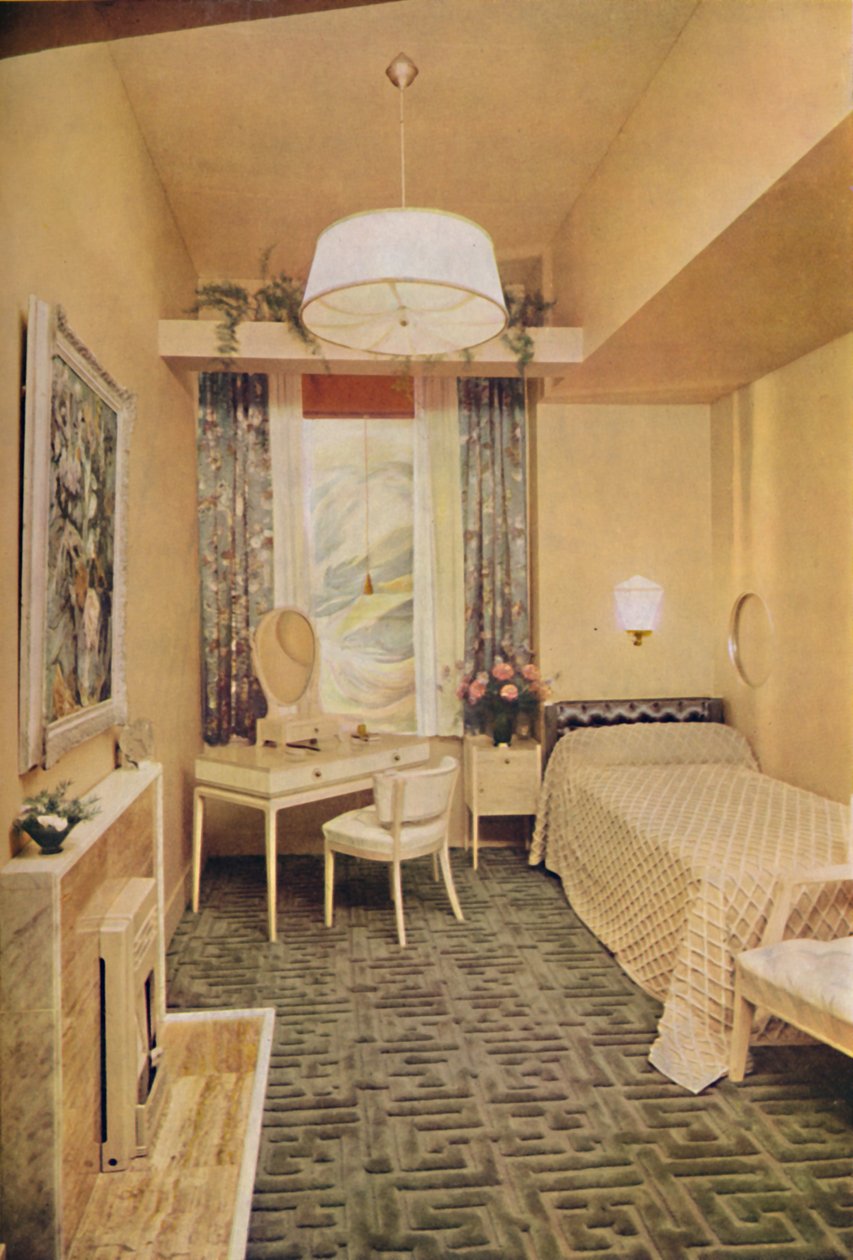 Sovrum designat av Esmé Gordon, A.R.I.B.A., A.R.I.A.S., med grekisk nyckeldesign W Wilton Carpet av J av Unbekannt