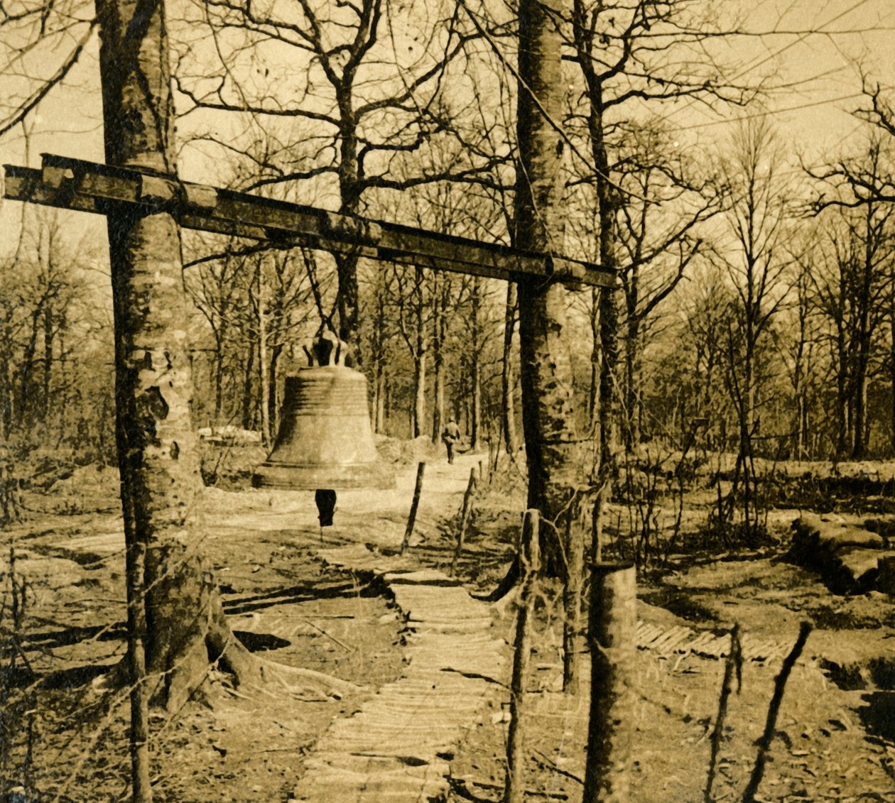 Bell för att varna för gasattack, c1914-c1918 av Unbekannt