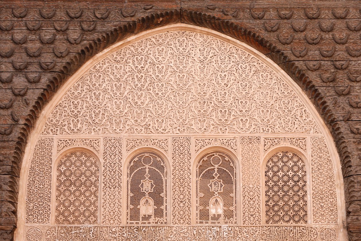 Ben Youssef Medersa är den största Medersa i Marocko, ursprungligen en religiös skola grundad under Abou el Hassan, Marrakech, Marocko av Unbekannt