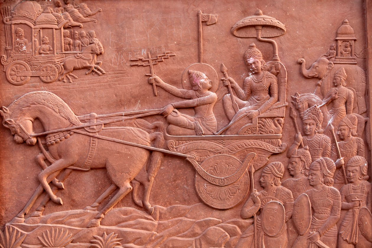 Bhagavad Gita ingraverad på ett hinduiskt tempel: Krishna Driving Arjuna