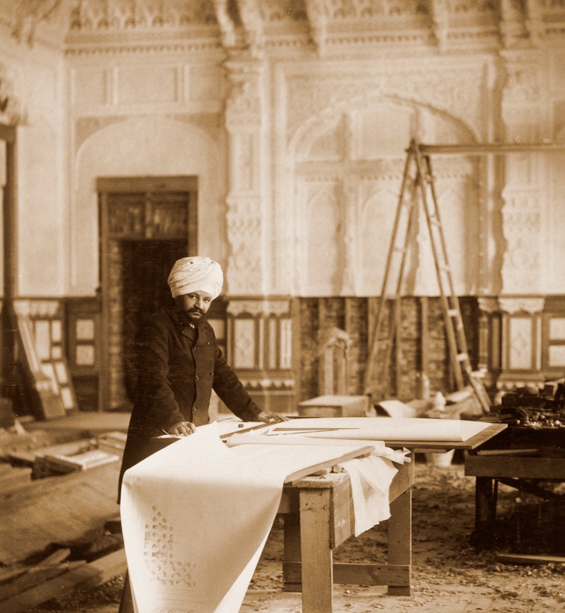 Bhai Ram Singh på jobbet i Indian Room, Osborne House, Isle of Wight, 1892 av Unbekannt
