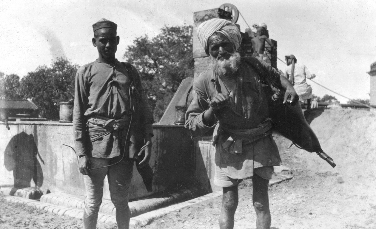 Bhistis, eller vattenbärare, Agra, Indien, 1916-1917 av Unbekannt