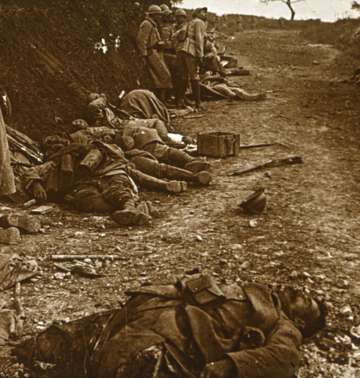 Kropp efter intagandet av Courcelles, norra Frankrike, 1918 av Unbekannt