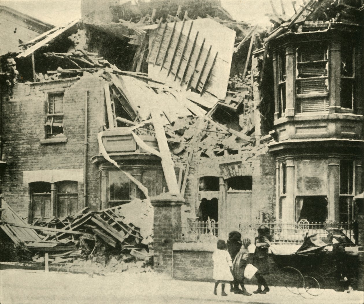 Bombskadade hus, Hartlepool, första världskriget, december 1914, c1920. av Unbekannt